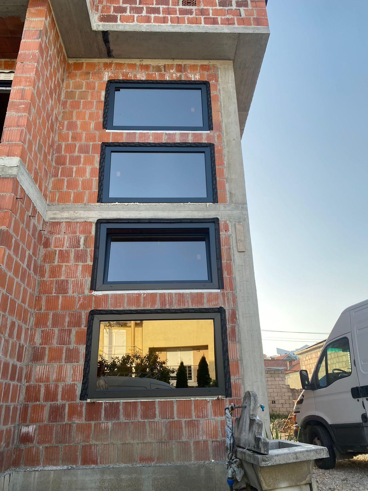 Direkt beim Hersteller gekauft und fachgerecht montiert - Schüco